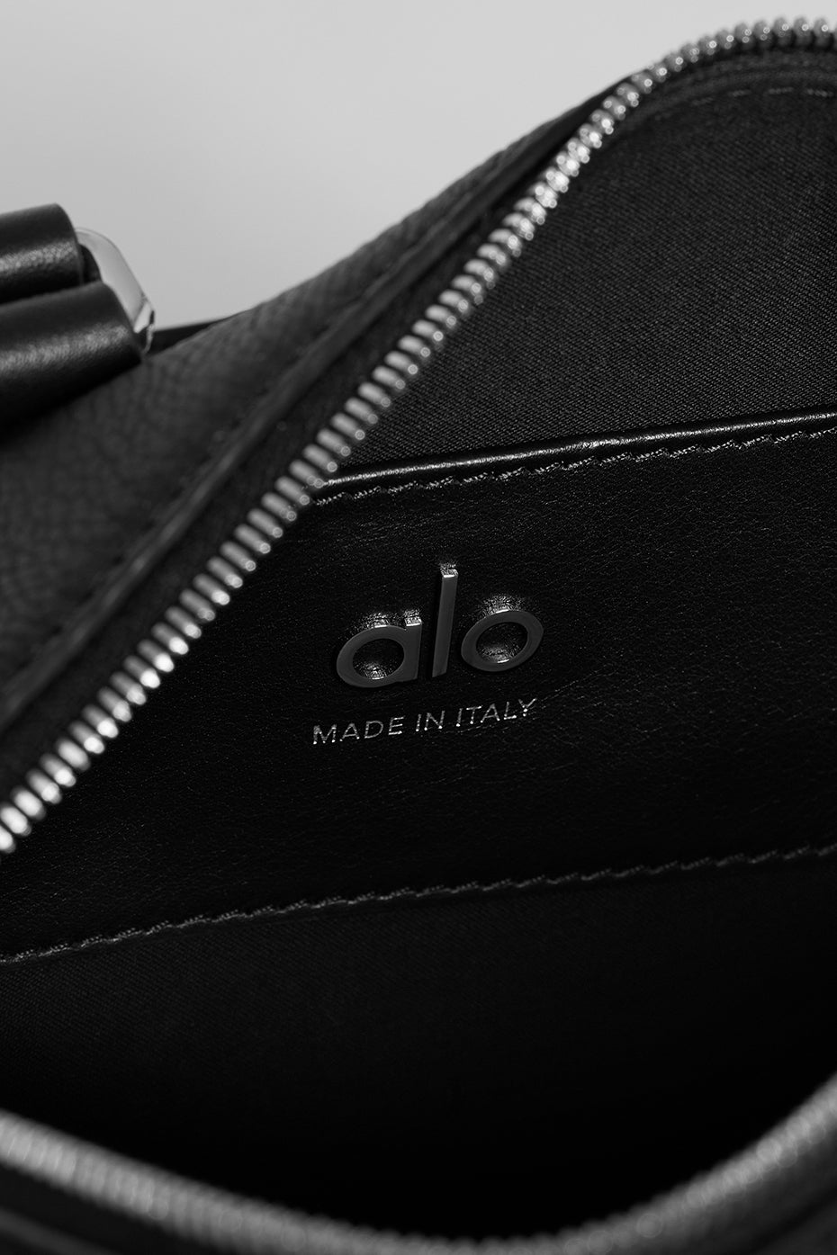 ALO Mini Voyage - Black Leather - Image 7