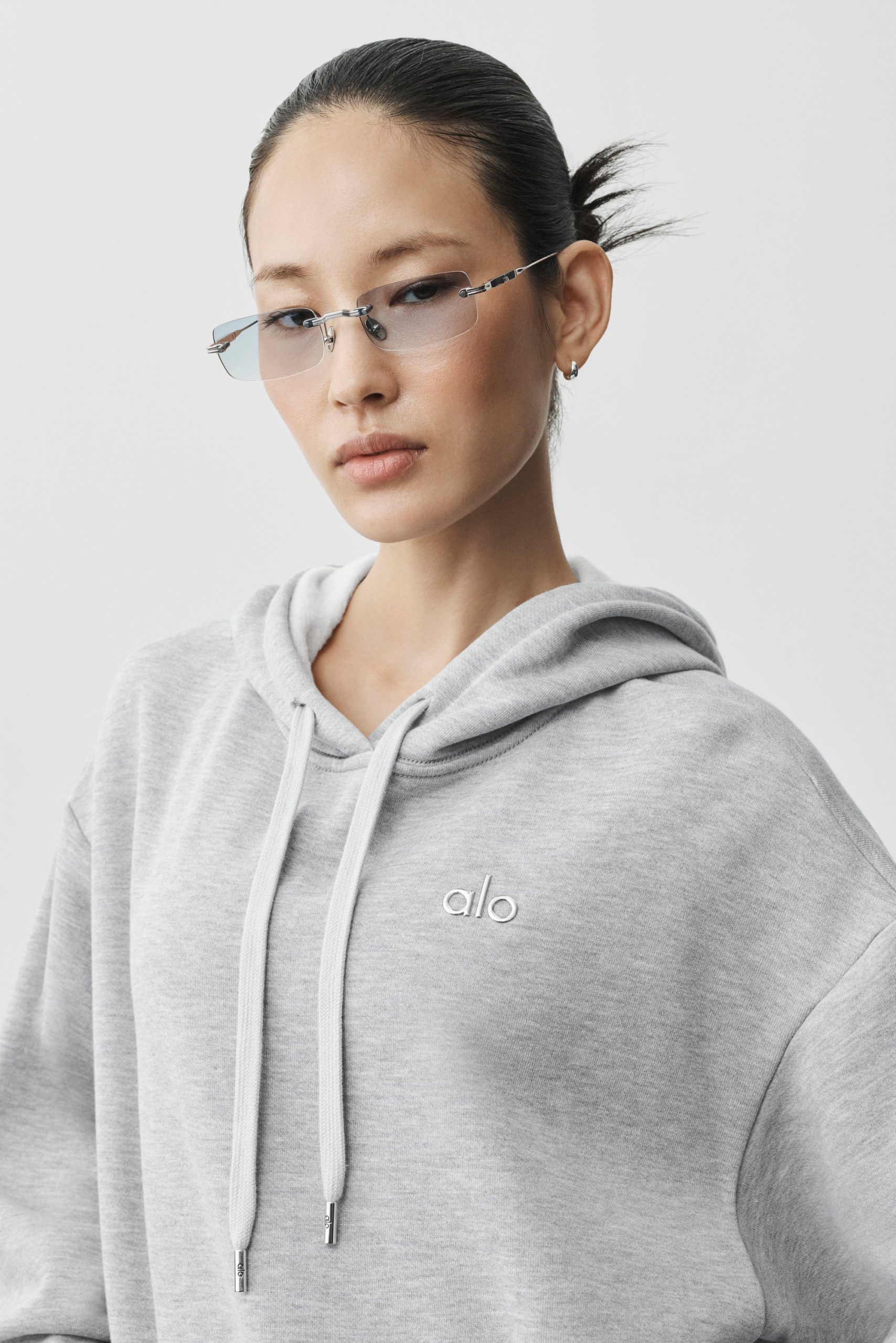 ALO Wire Sunglasses - Chrome/Blue Gradient - Image 4
