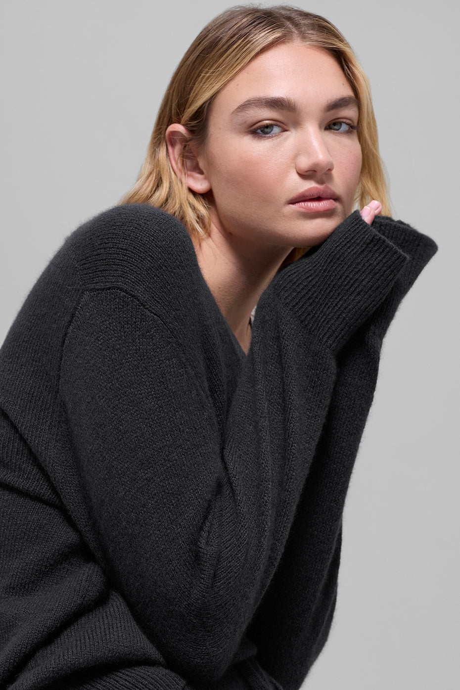 Wool Cashmere New Class Oversized V-Neck Sweater - Black - Image 4