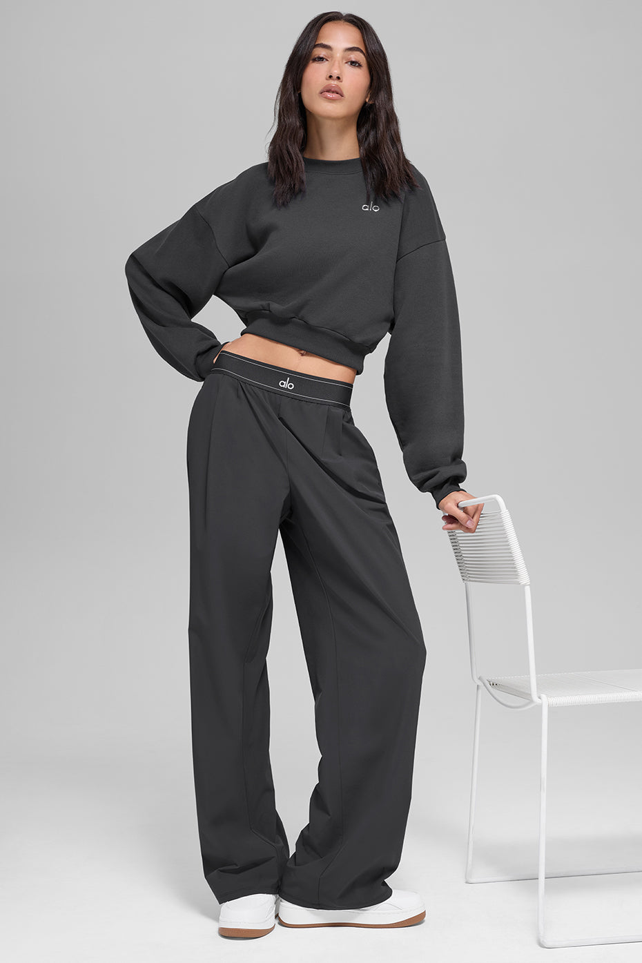 Cropped Accolade Crewneck - Anthracite - Image 5