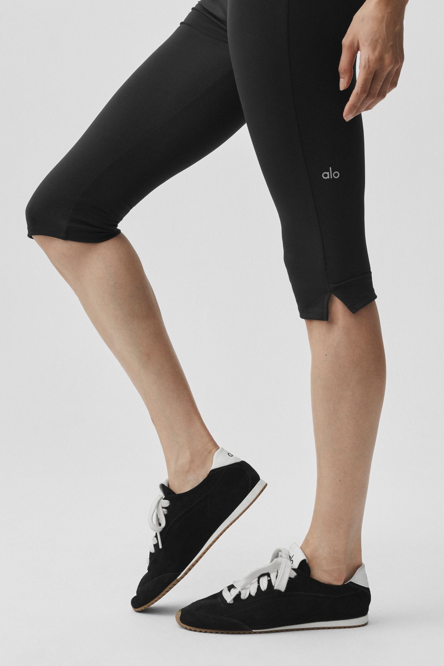 ALO Softsculpt Shoreline Capri - Black - Image 5